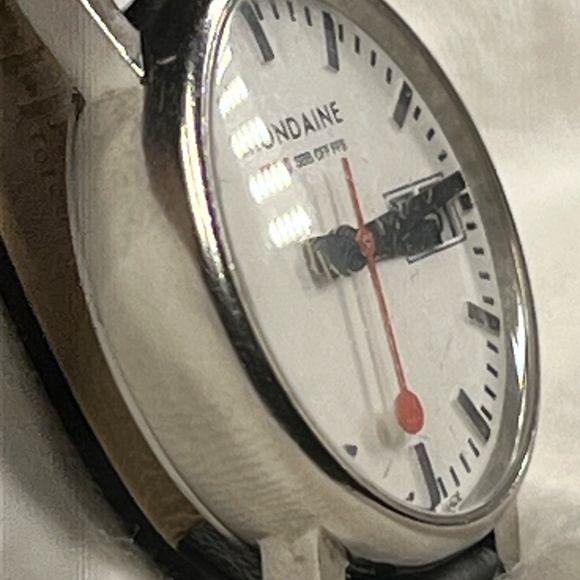 Mondaine Evo2 Big Date (New Leather Band, New Battery, Very Good Condition!) - Picture 14 of 16